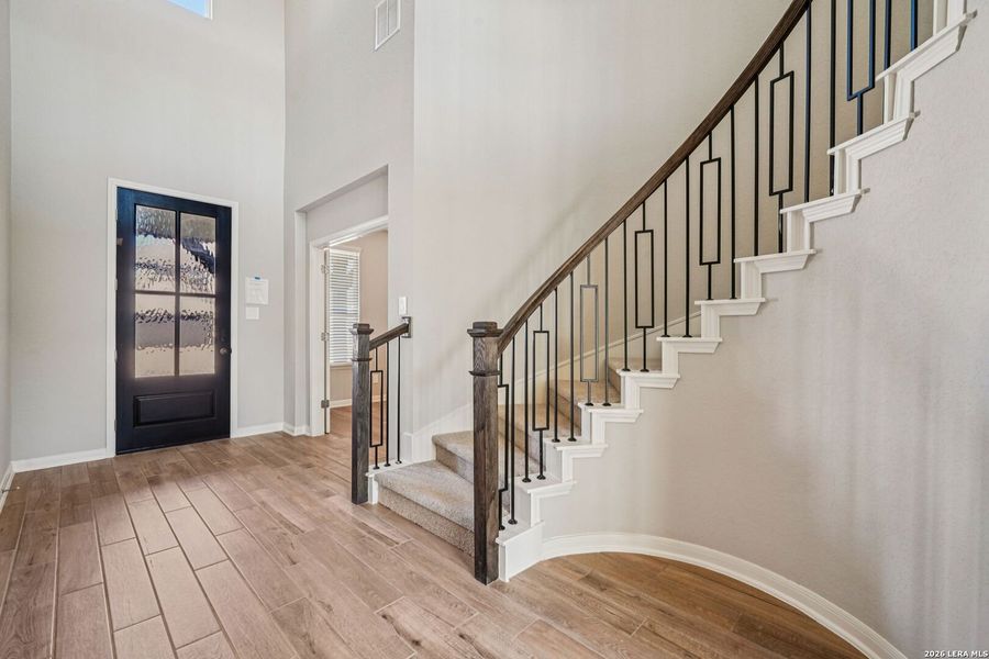 Spacious, unfurnished interior of a new home in Estancia Ranch - Classic Series, San Antonio (Image 17).