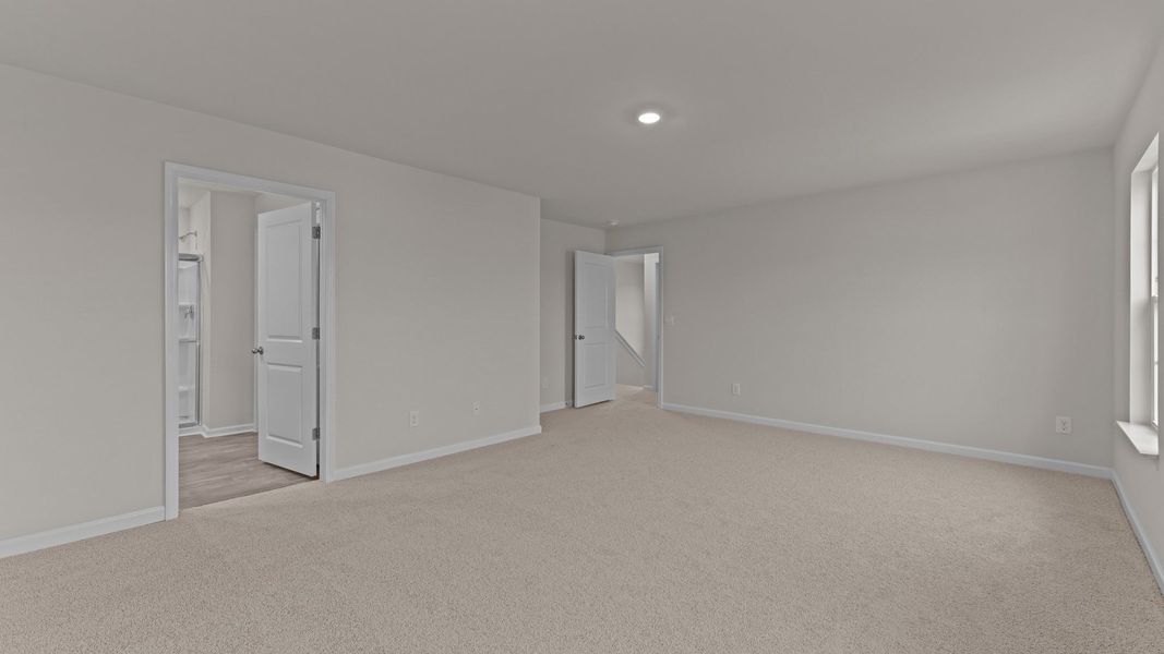 Spacious, unfurnished interior of a new home in Blair Ridge, La Grange (Image 19).