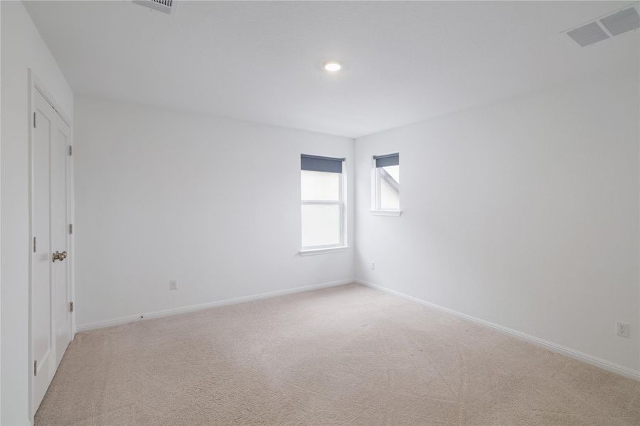 Spacious, unfurnished interior of a new home in , Leander (Image 19).