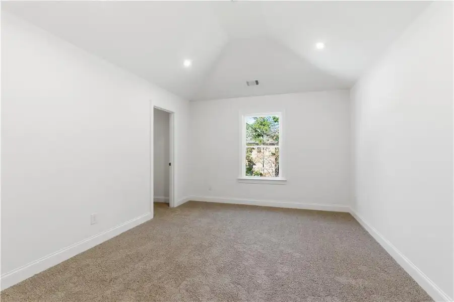 Spacious, unfurnished interior of a new home in The Estates at Hurricane Pointe, Douglasville (Image 23).