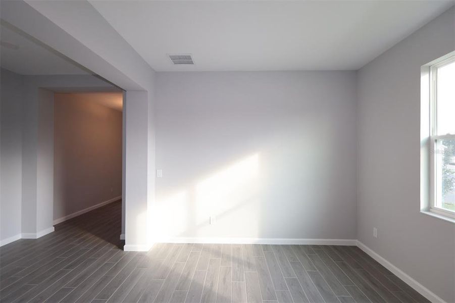 Spacious, unfurnished interior of a new home in Bay Lake Farms, St. Cloud (Image 16).