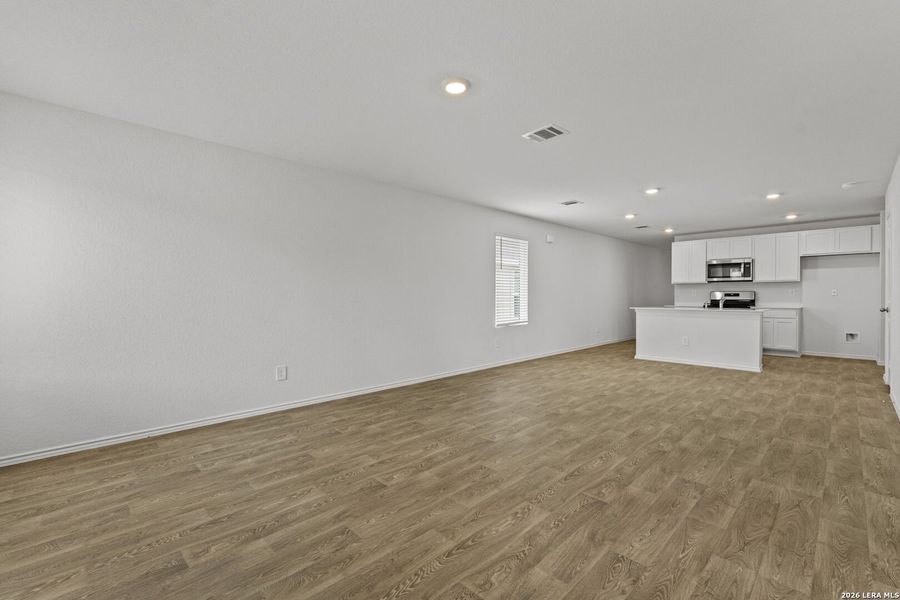 Spacious, unfurnished interior of a new home in Hickory Ridge, Elmendorf (Image 15). Spacious, unfurnished interior of a new home in Hickory Ridge, Elmendorf (Image 15).