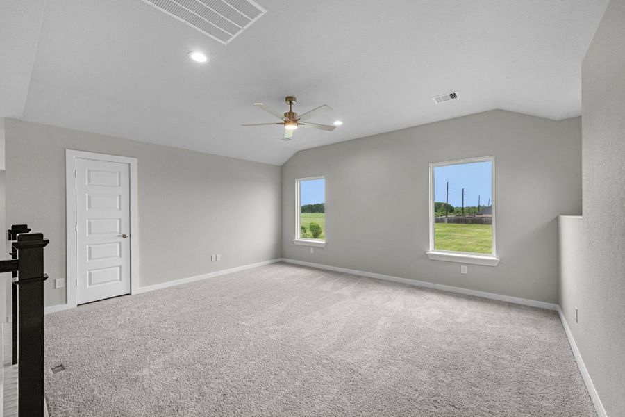 Spacious, unfurnished interior of a new home in Briarwood Crossing, Rosenberg (Image 22).