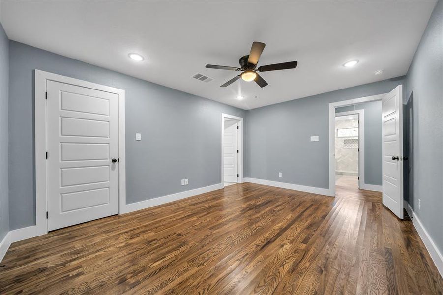 Spacious, unfurnished interior of a new home in , Kemp (Image 16).