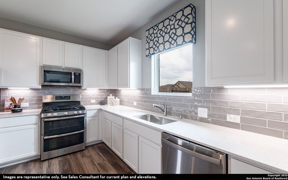 Furnished interior view inside a new home in Hannah Heights, Seguin (Image 18).