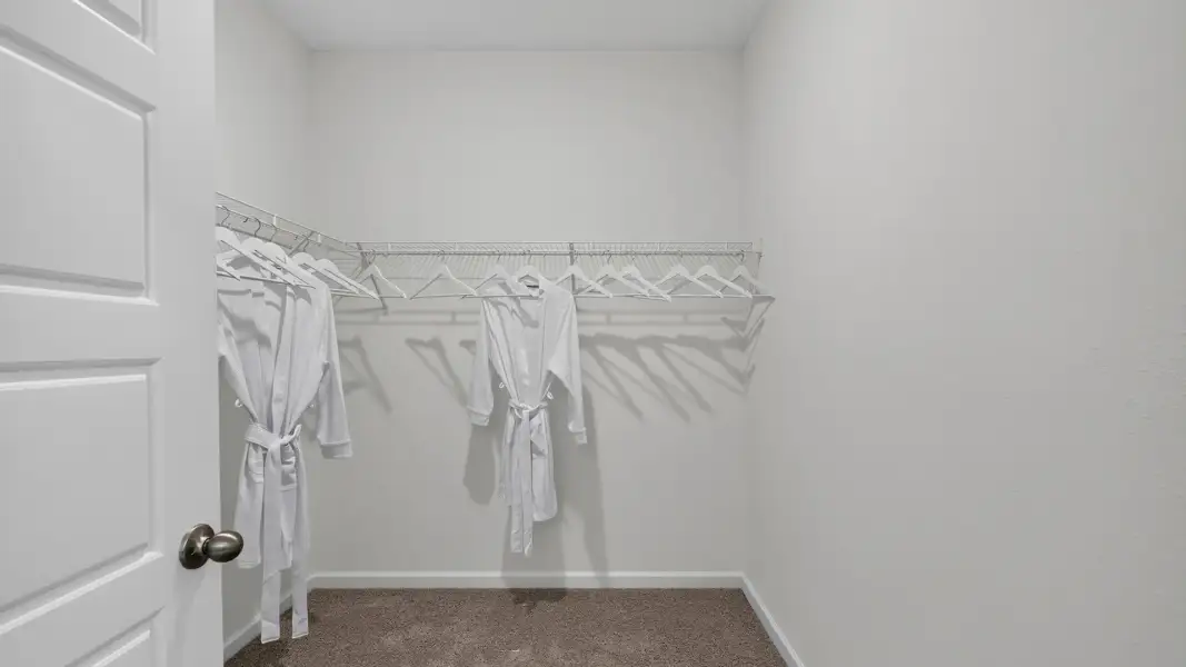Spacious, unfurnished interior of a new home in Bridle Creek, Jacksonville (Image 19).