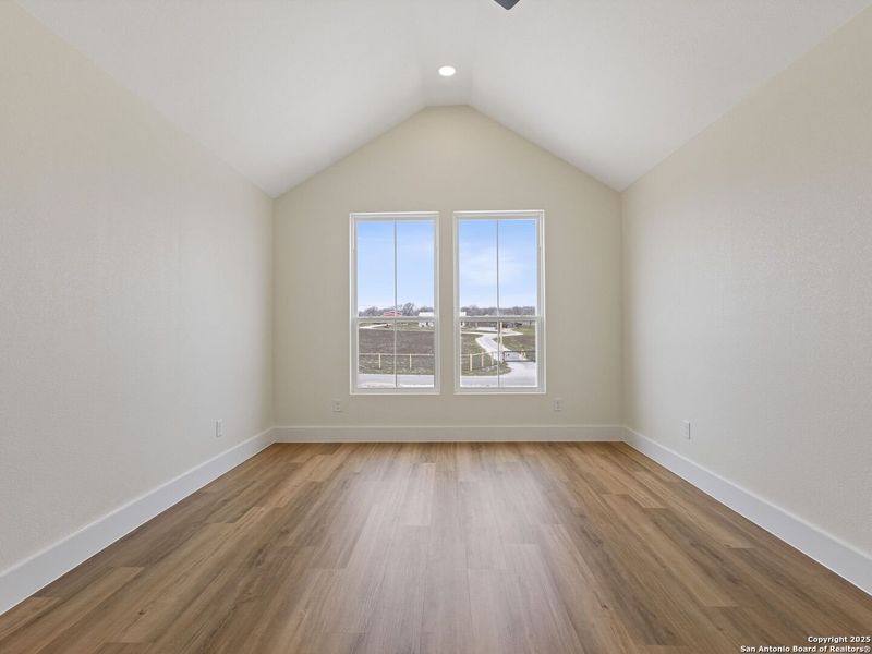 Spacious, unfurnished interior of a new home in , La Vernia (Image 26).