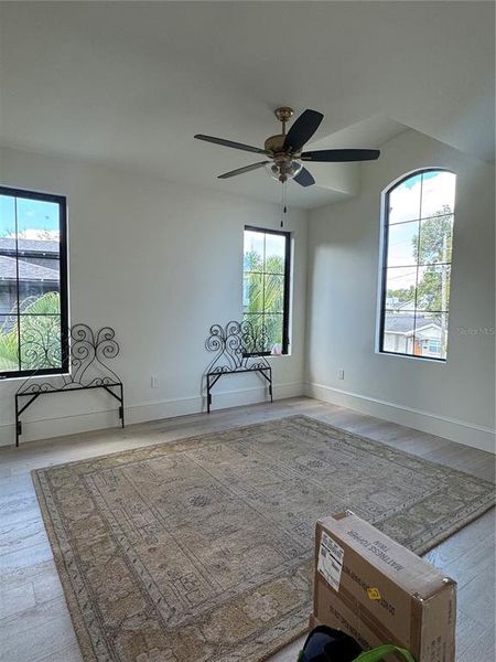 Spacious, unfurnished interior of a new home in , Tampa (Image 19).