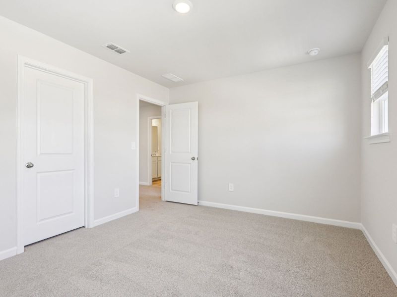Spacious, unfurnished interior of a new home in Moss Farms, Lula (Image 24).