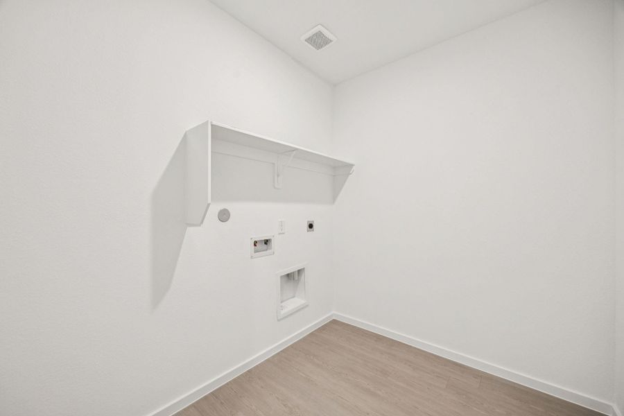 Spacious, unfurnished interior of a new home in Decker Farms, Magnolia (Image 19).