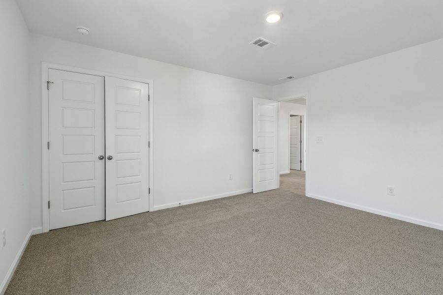 Spacious, unfurnished interior of a new home in Somerset, Myrtle Beach (Image 29).