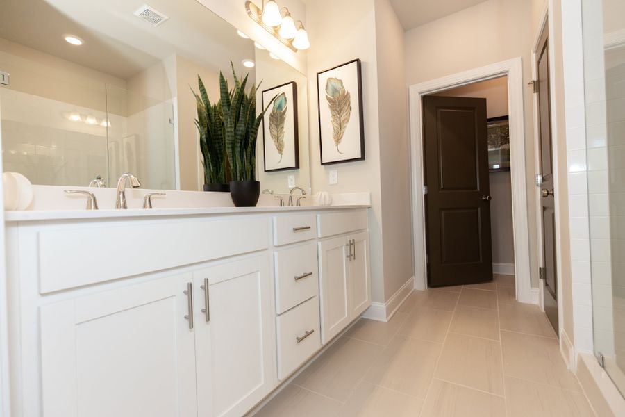 Glendale Home Design Owner's Bath