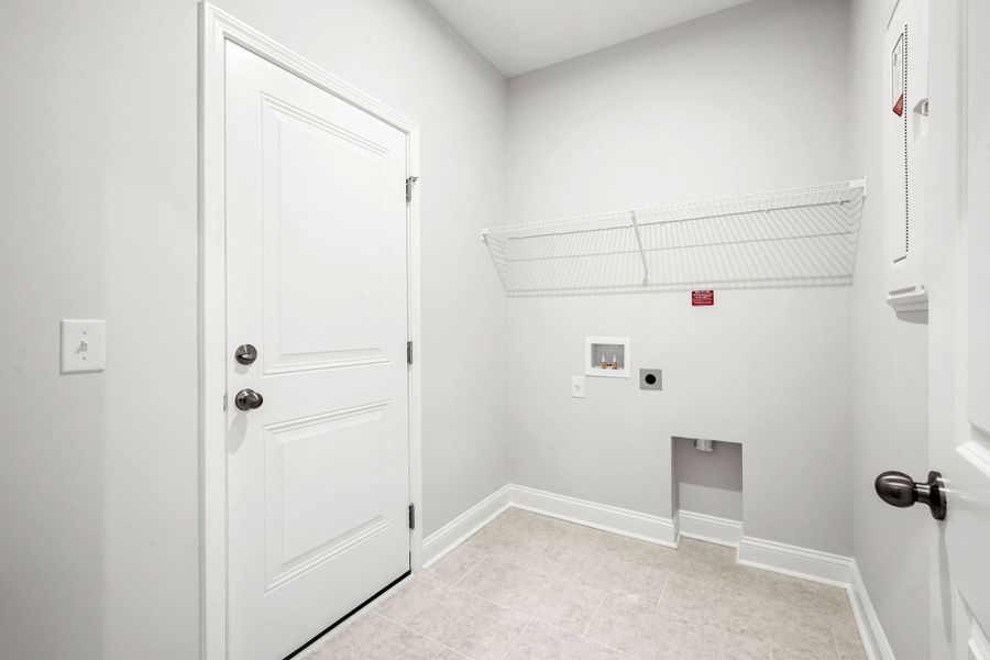 Spacious, unfurnished interior of a new home in Waterways, Richmond Hill (Image 16).