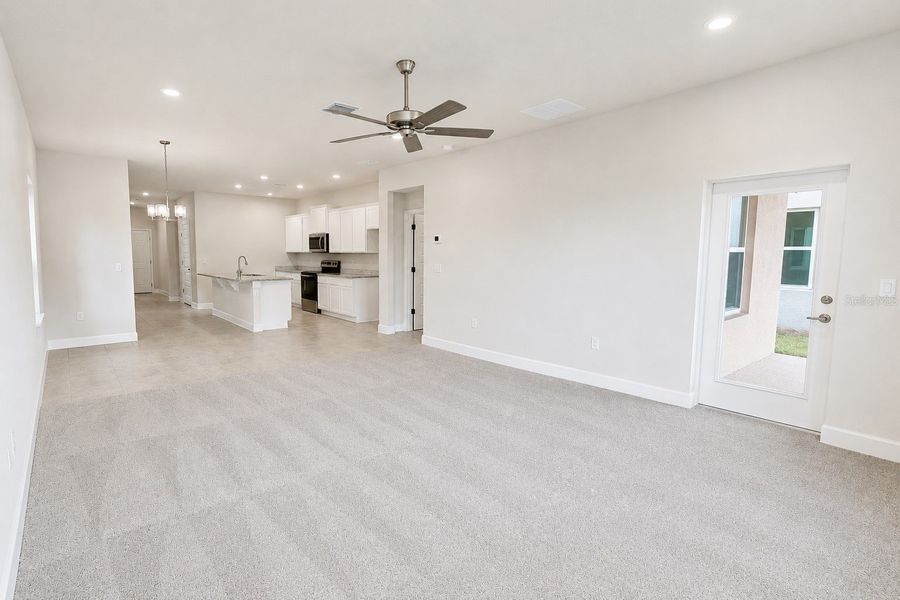 Spacious, unfurnished interior of a new home in Harmony Central, St. Cloud (Image 13).