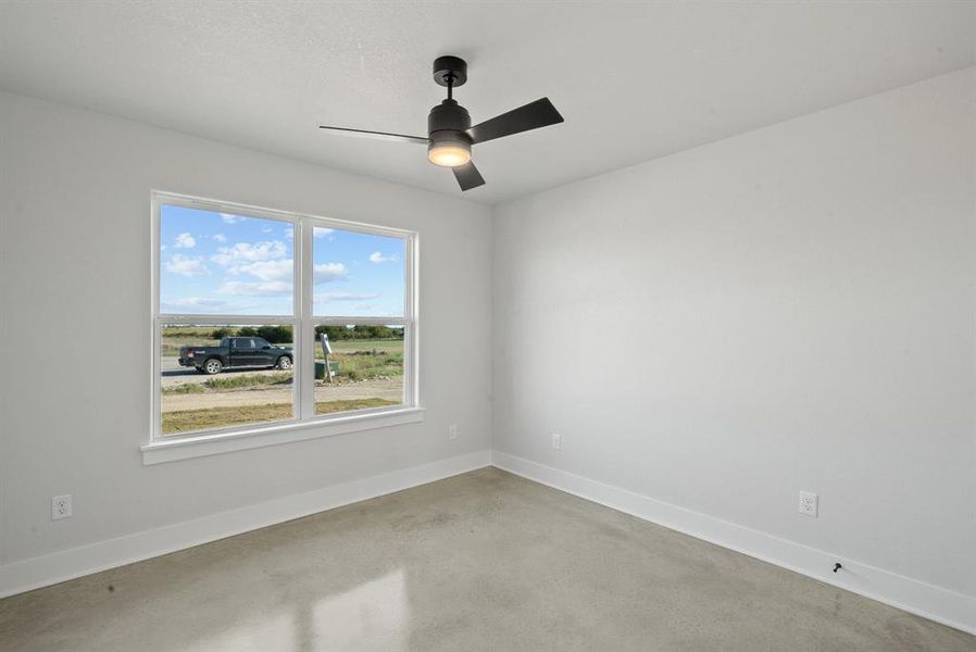 Bedroom  with ceiling fan