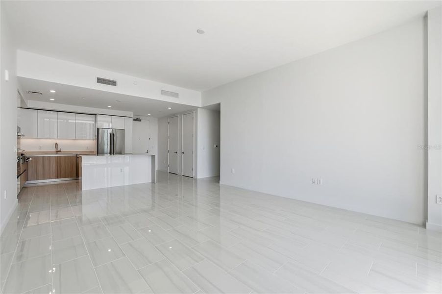 Spacious, unfurnished interior of a new home in , St. Petersburg (Image 52).