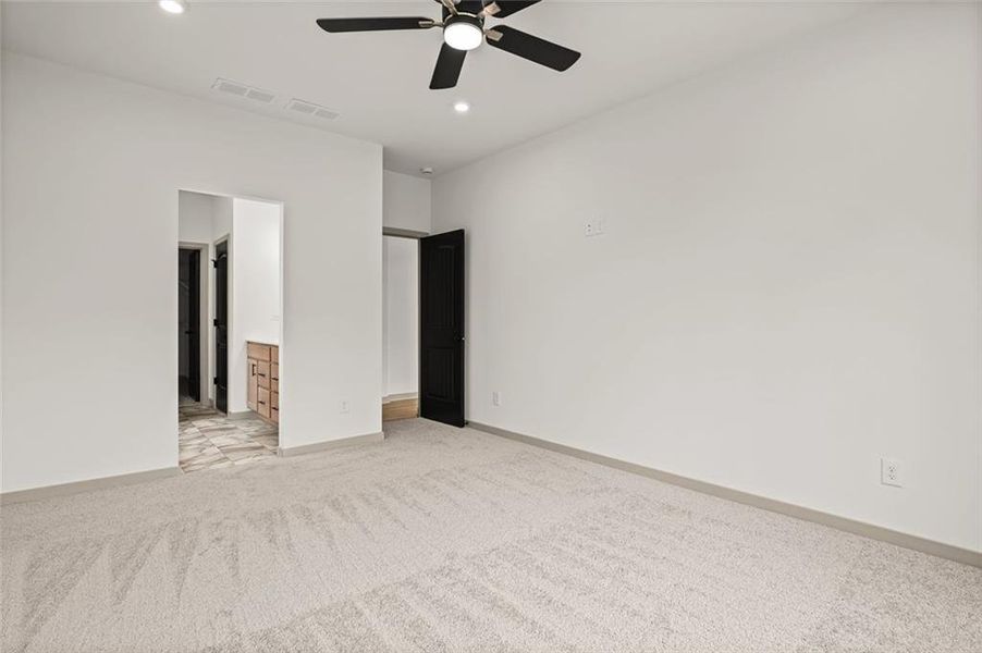 Spacious, unfurnished interior of a new home in Sage Woods, Dallas (Image 22).