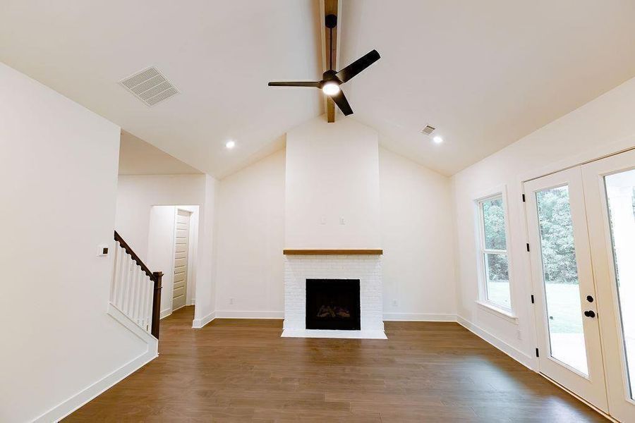 Spacious, unfurnished interior of a new home in , Gainesville (Image 44).