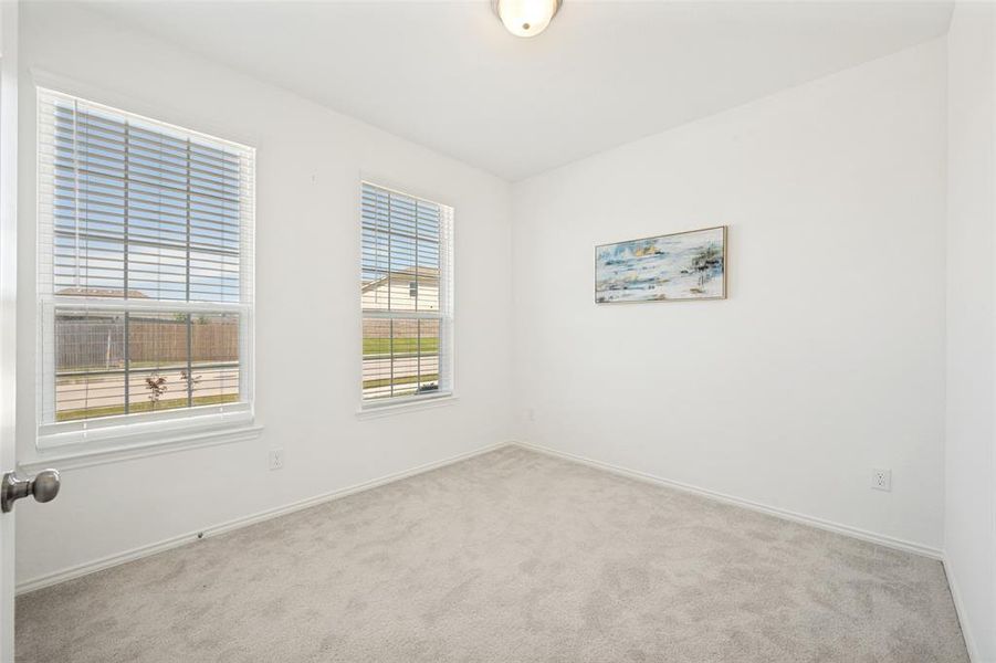 Spacious, unfurnished interior of a new home in Ridgeview Farms, Fort Worth (Image 16).