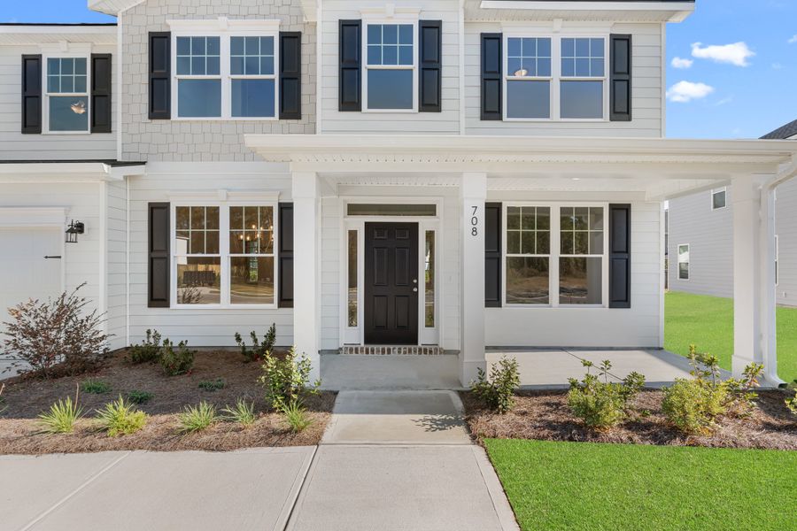 Representative exterior details of a home built from the The Dalton by Smith Family Homes in Ramsey Landing, Rincon (Image 3).