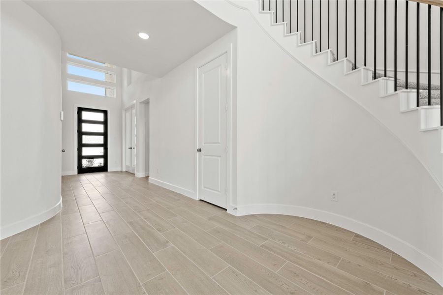 Representative image. Features, selections and colors may vary.