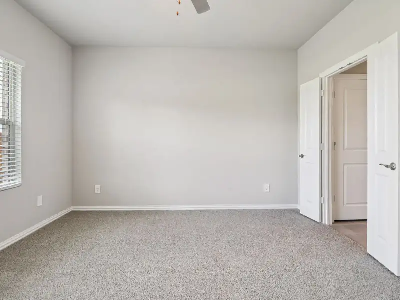 Spacious, unfurnished interior of a new home in Southridge, Princeton (Image 11).