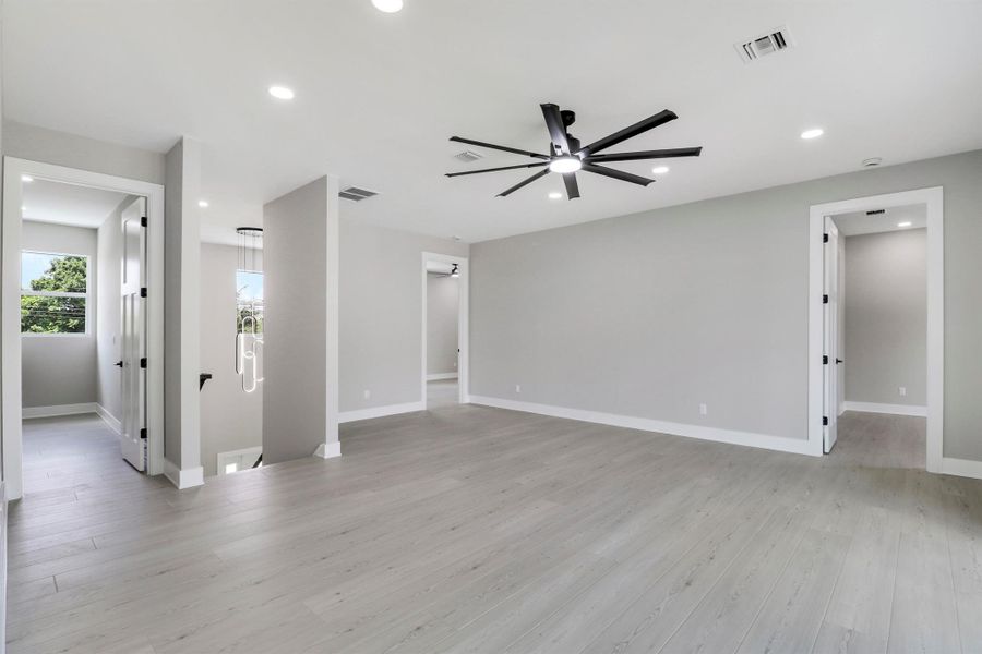 Spacious, unfurnished interior of a new home in , Jensen Beach (Image 52).