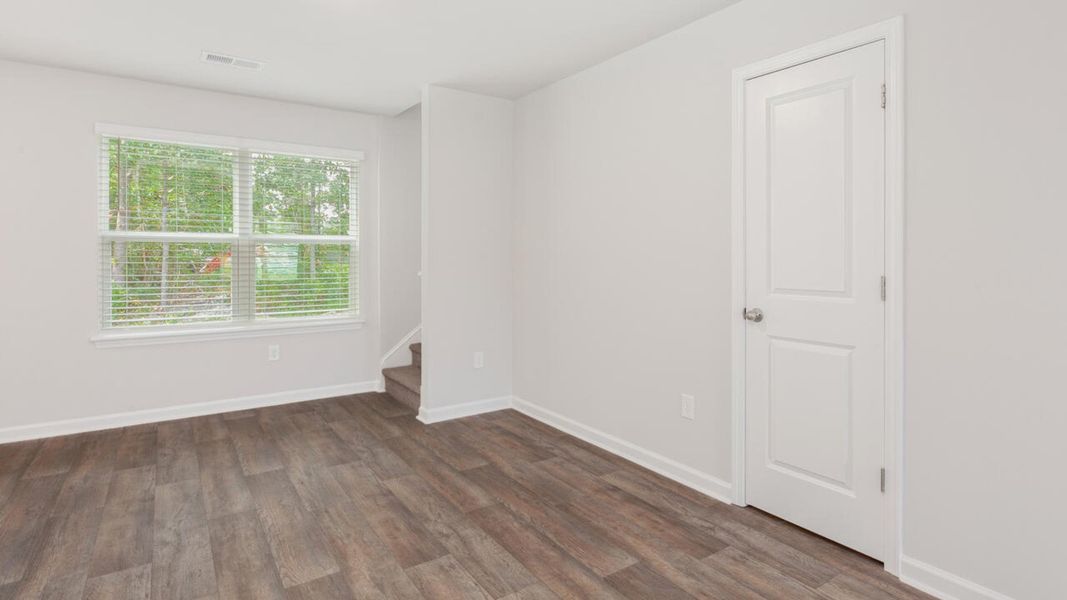 Spacious, unfurnished interior of a new home in Eagle Creek, Bolivia (Image 13).