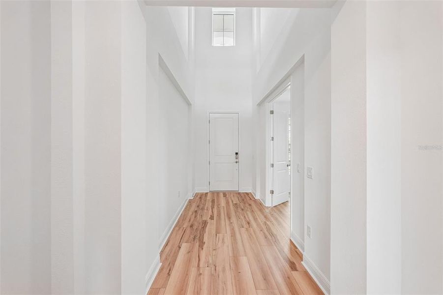 Spacious, unfurnished interior of a new home in Hawkstone, Sarasota (Image 18).