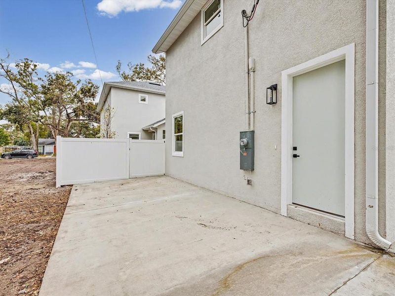 Exterior details and patio area of a home in , St. Petersburg (Image 41).
