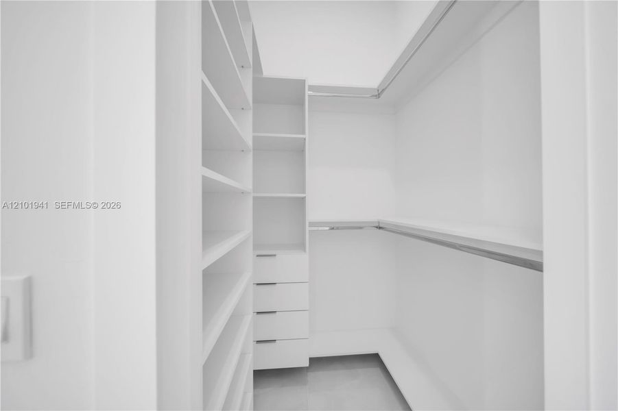 Spacious, unfurnished interior of a new home in , Lehigh Acres (Image 15).