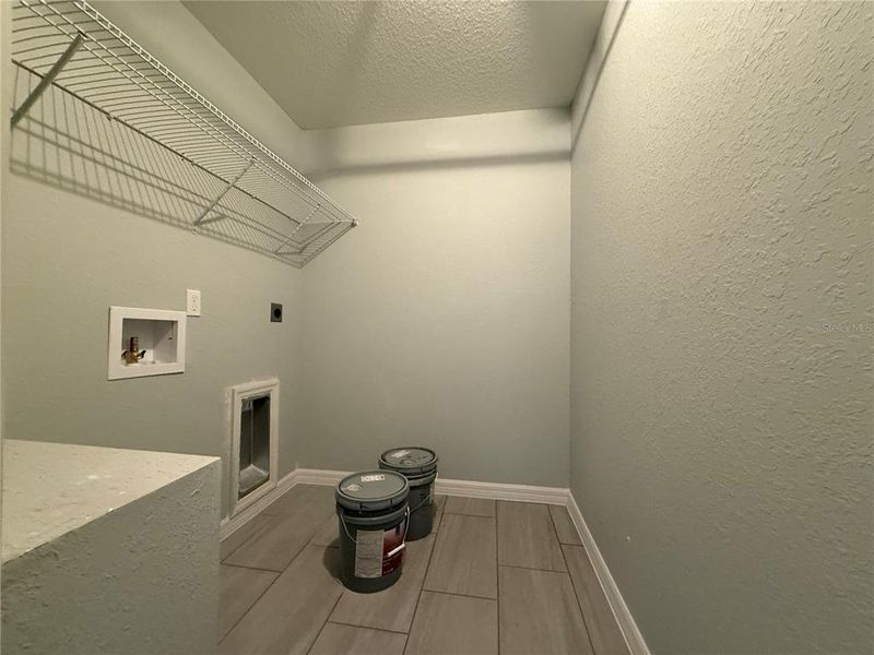Spacious, unfurnished interior of a new home in , Ocala (Image 6).