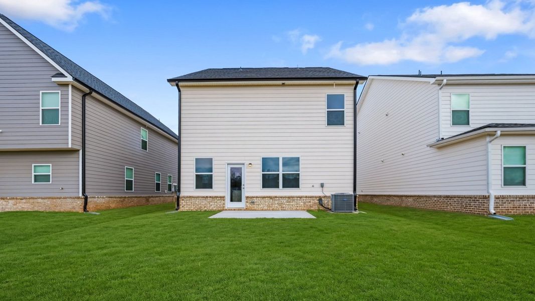 Representative exterior details of a home built from the Saratoga by D.R. Horton in Shoal Creek, Hampton (Image 3).
