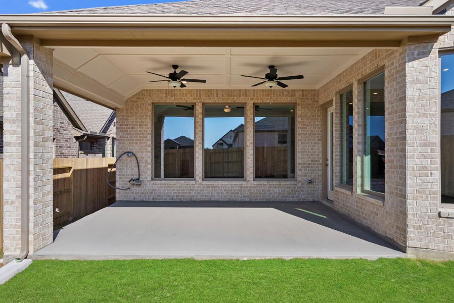 Exterior details and patio area of a home in Chambers Creek, Willis (Image 4).
