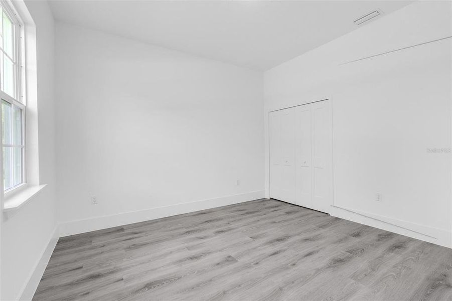 Spacious, unfurnished interior of a new home in , Ocala (Image 29).