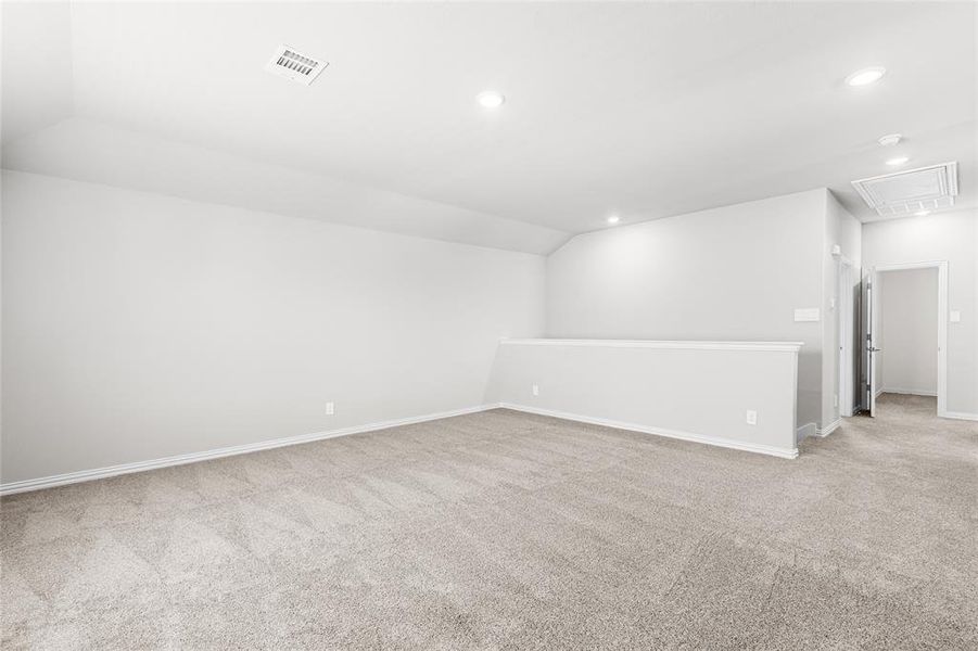 Spacious, unfurnished interior of a new home in Stratton Place, Greenville (Image 15).