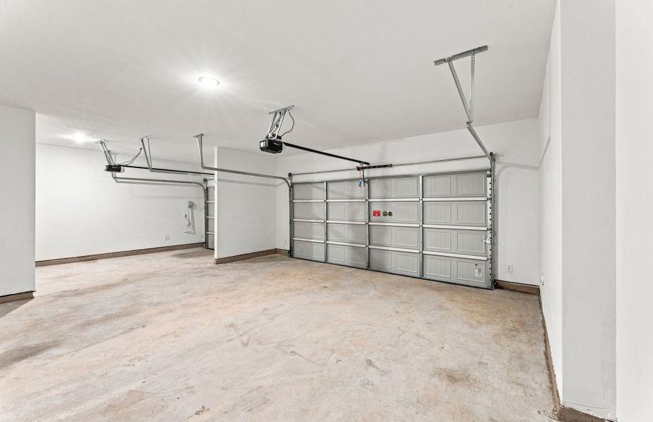 Spacious, unfurnished interior of a new home in Bluffview Reserve, Leander (Image 51).