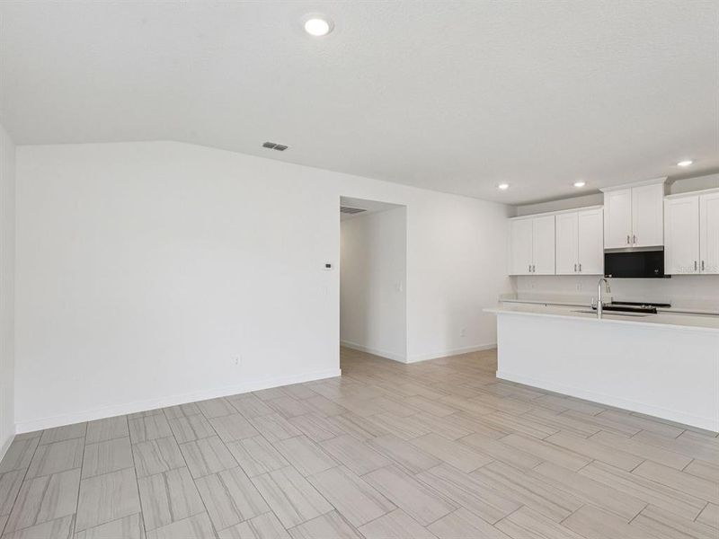 Spacious, unfurnished interior of a new home in Colbert Landings, Palm Coast (Image 6).