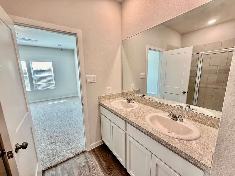 primary bedroom bath