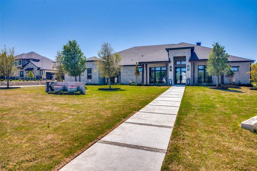 View of front facade with a front lawn