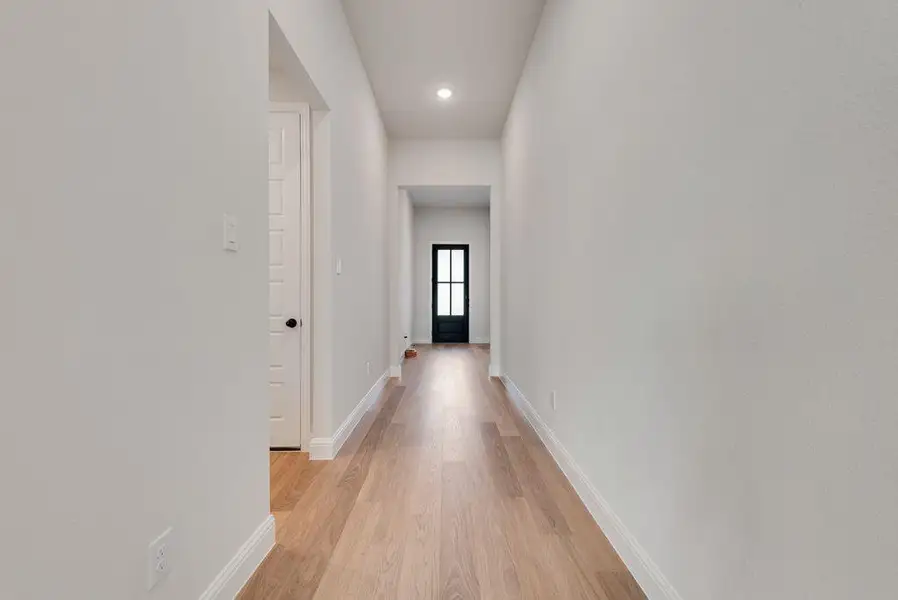 Spacious, unfurnished interior of a new home in Wildflower Ranch, Justin (Image 32). Spacious, unfurnished interior of a new home in Wildflower Ranch, Justin (Image 32).
