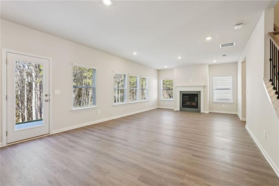 Spacious, unfurnished interior of a new home in Ivey Township, Dallas (Image 25).