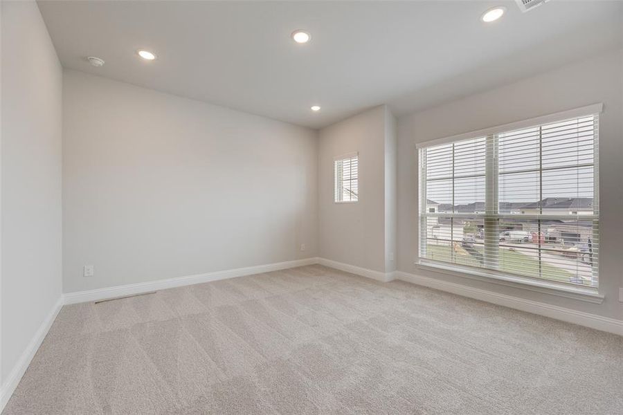 Spacious, unfurnished interior of a new home in Bayside, Rowlett (Image 16).