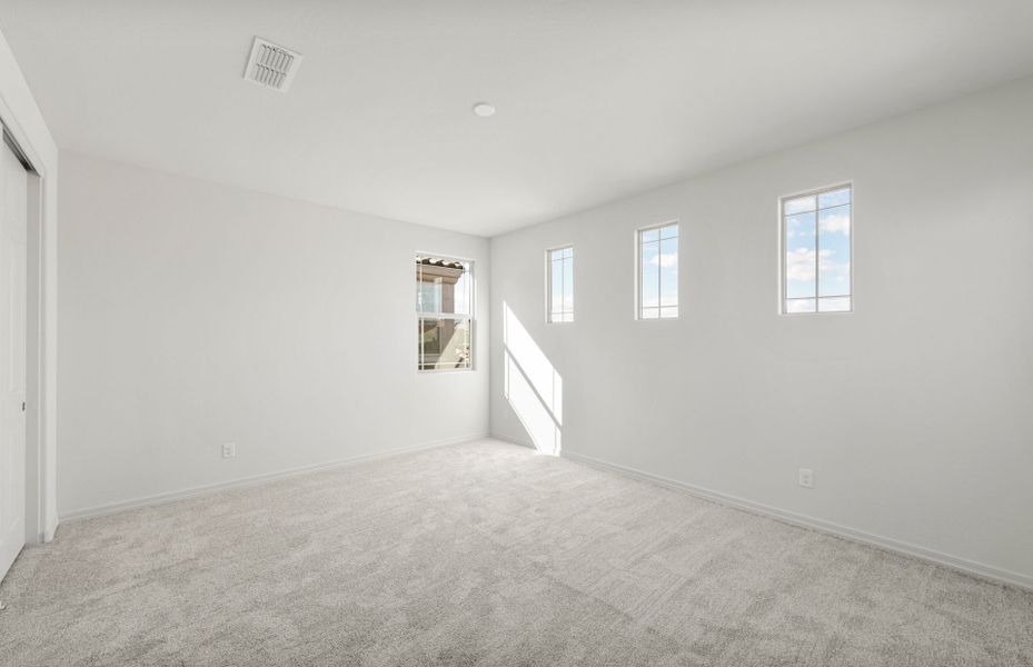 Spacious, unfurnished interior of a new home in Allen Ranches, Litchfield Park (Image 20).