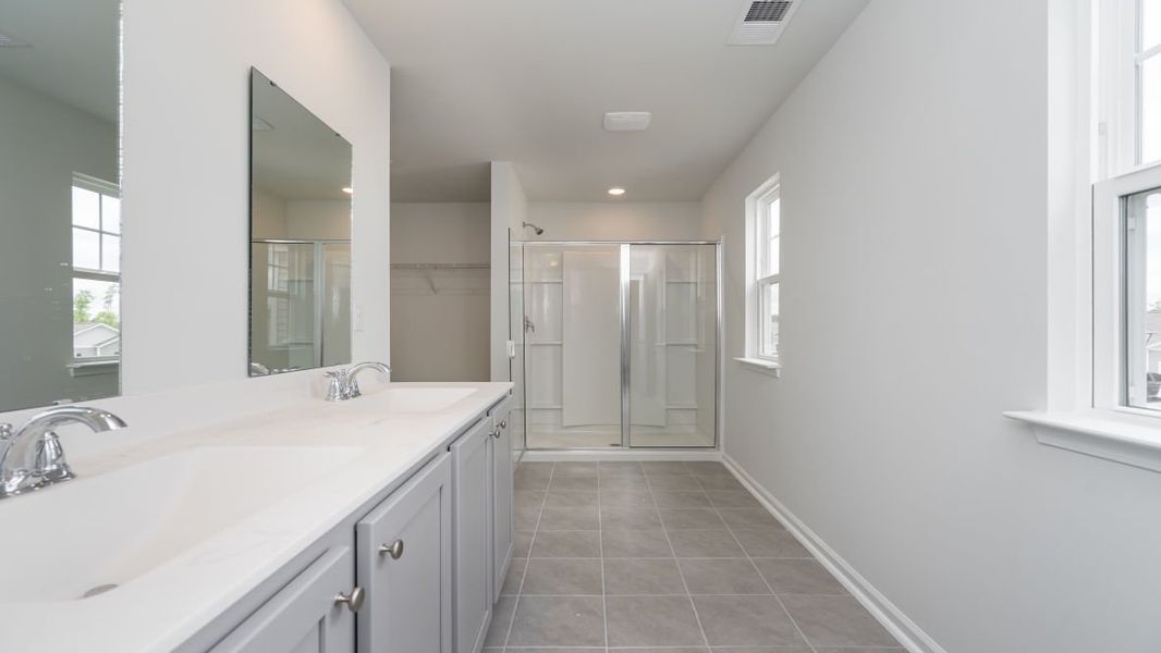 Representative furnished interior of a home built from the GALEN by D.R. Horton in Island Green, Myrtle Beach (Image 12).
