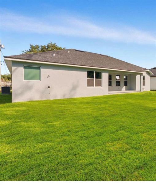 Exterior details and patio area of a home in , Orlando (Image 3).