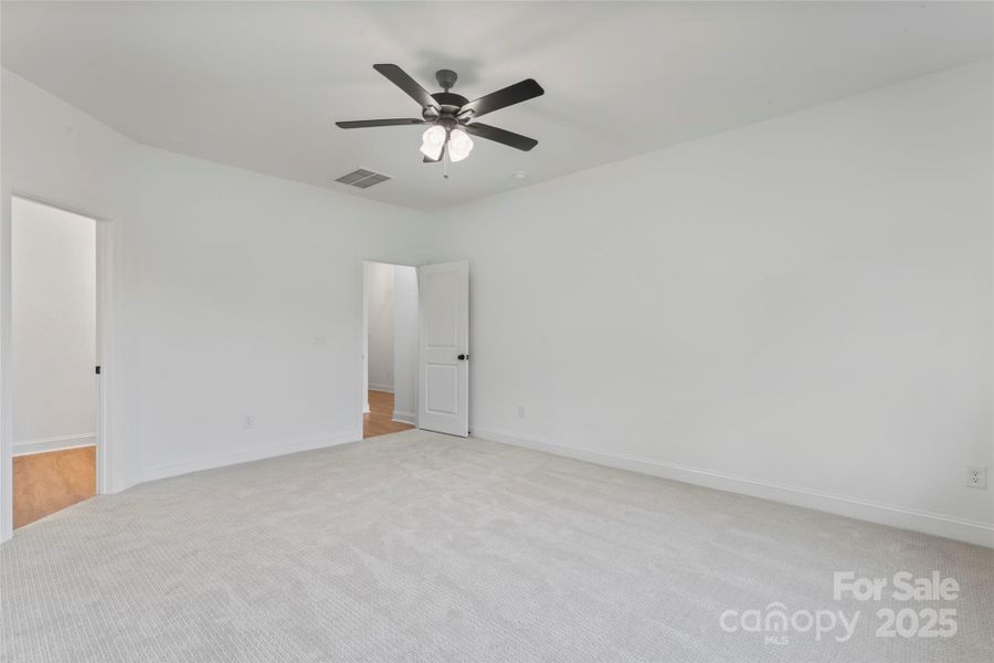 Spacious, unfurnished interior of a new home in , Harrisburg (Image 26).