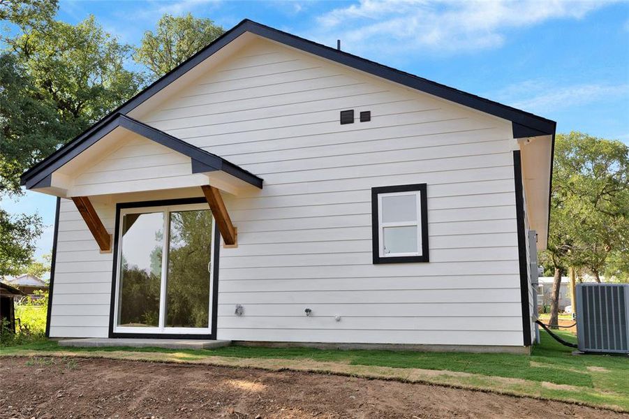 Exterior details and patio area of a home in , Mineral Wells (Image 3).