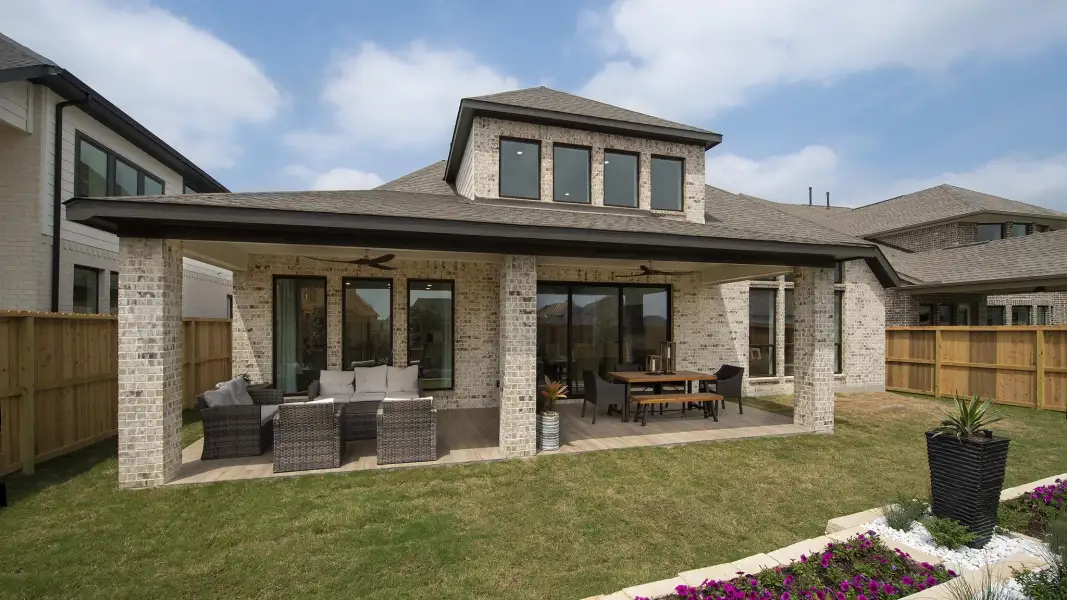 Representative exterior details of a home built from the 3399W by Perry Homes in Briarley, Montgomery (Image 3).