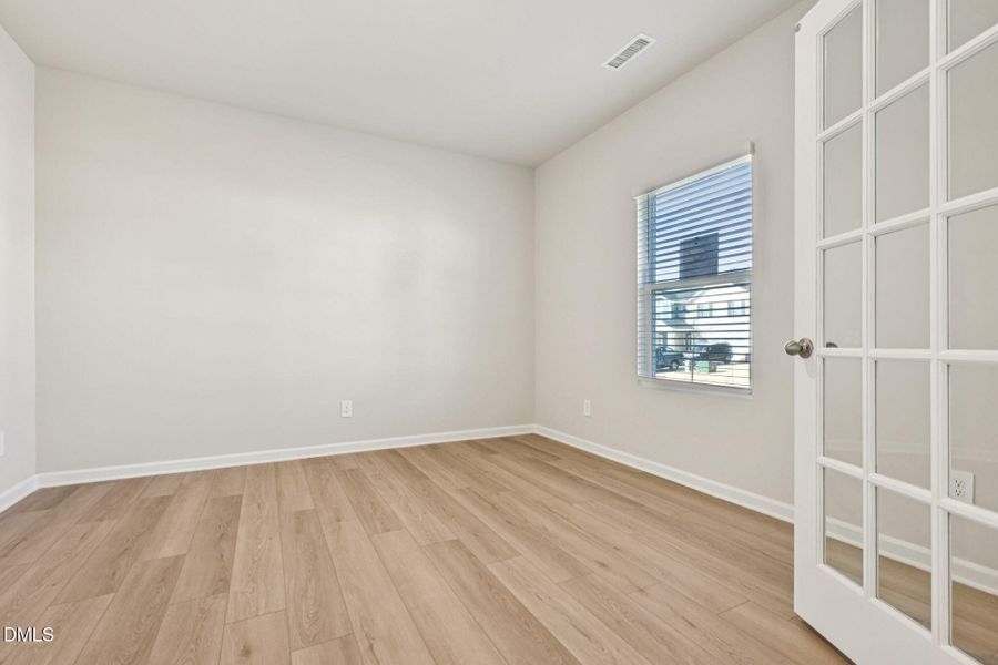 18-web-or-mls-Raleigh - Oak Manor - 749